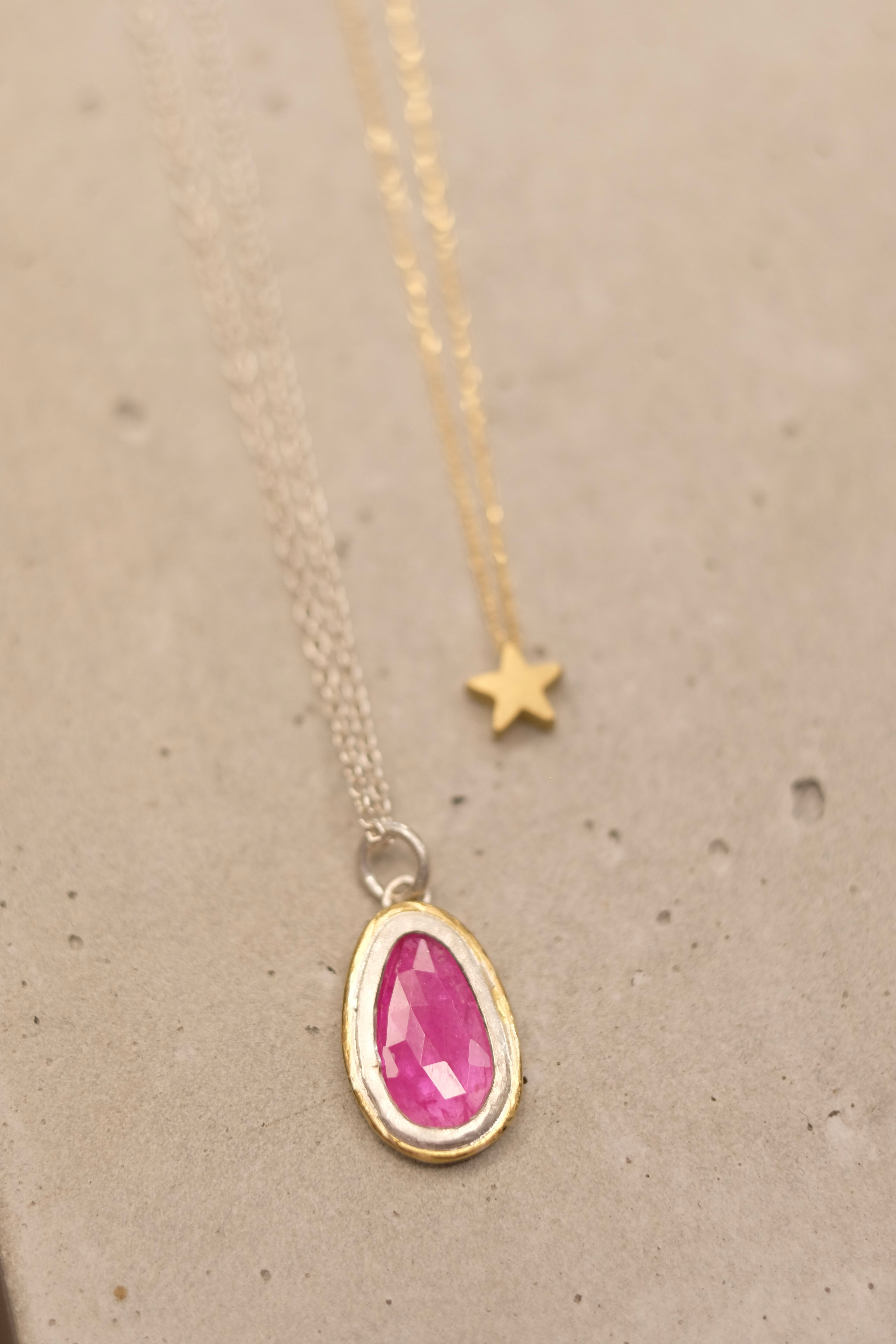Kette mit Anhänger Rubin