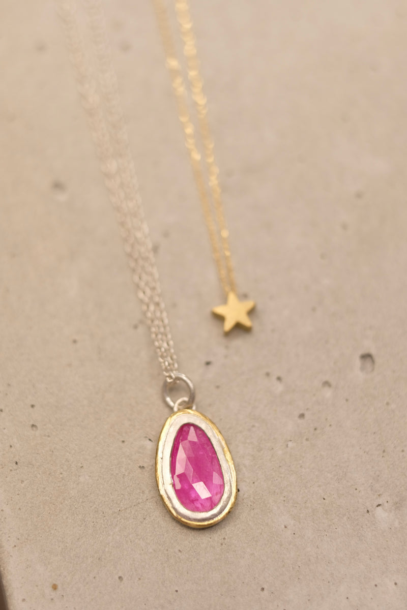Kette mit Anhänger Rubin