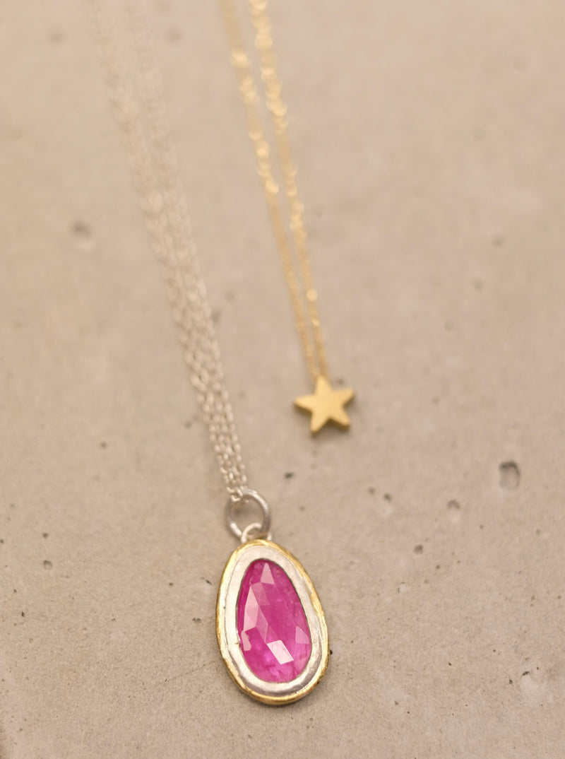Kette mit Anhänger Rubin