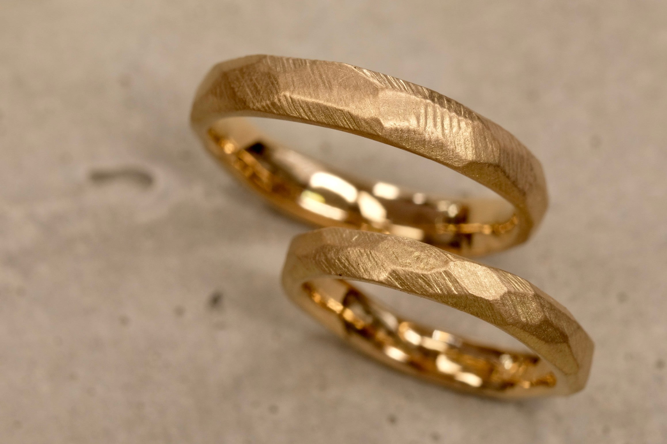 Trauringe 585/-Rotgold "InvinityRock"