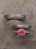 Trauringe 925/-Silber "Sandguss" Vorsteckring 750/-Gold Rubinrose